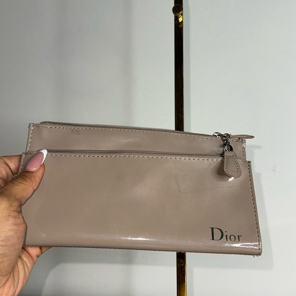 Dior - Picture 1 of 3